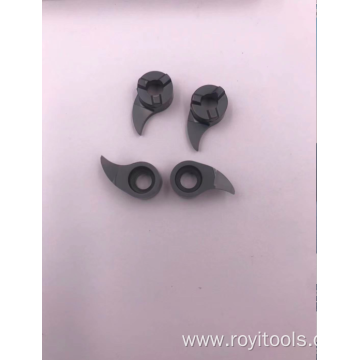 Carbide inserts for grooving
